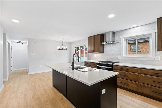 10206 S Saint Louis Avenue, Evergreen Park, IL 60805