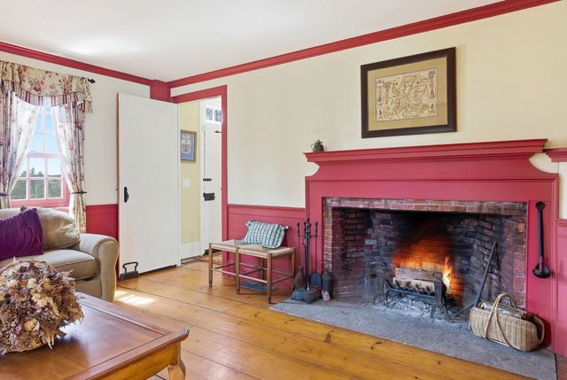 5 Old Manchester Road, Amherst, NH 03031