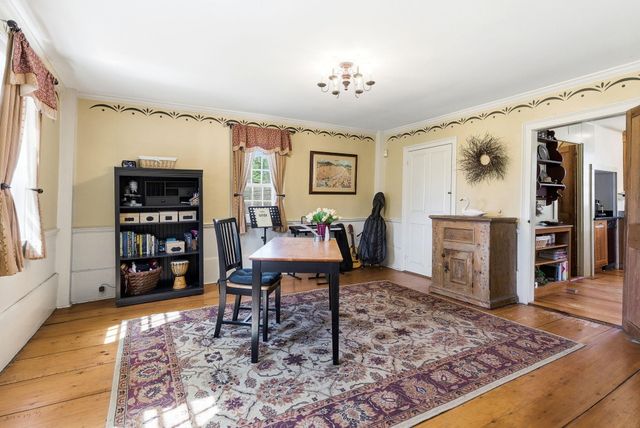 5 Old Manchester Road, Amherst, NH 03031