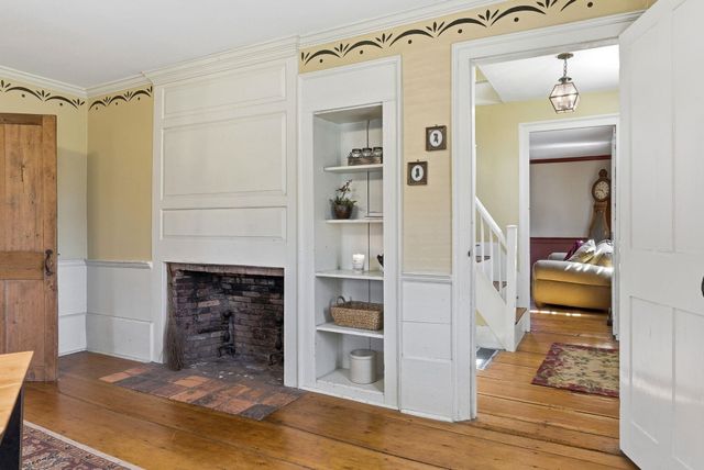 5 Old Manchester Road, Amherst, NH 03031