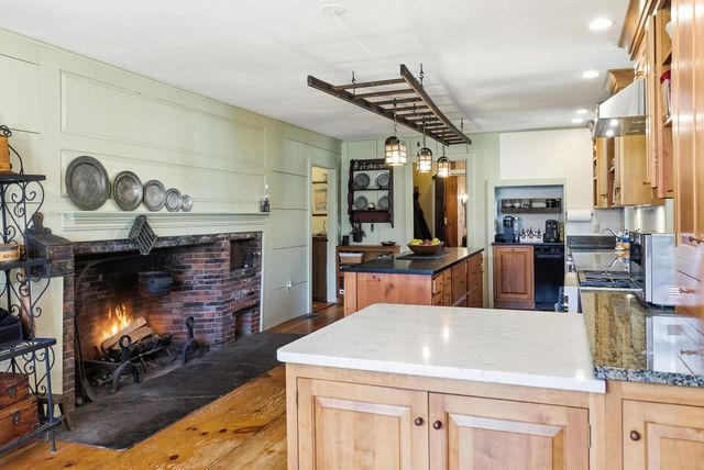 5 Old Manchester Road, Amherst, NH 03031