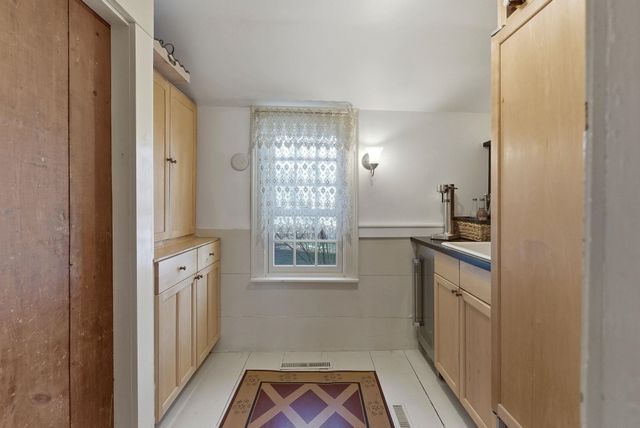 5 Old Manchester Road, Amherst, NH 03031