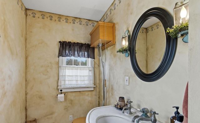 5 Old Manchester Road, Amherst, NH 03031
