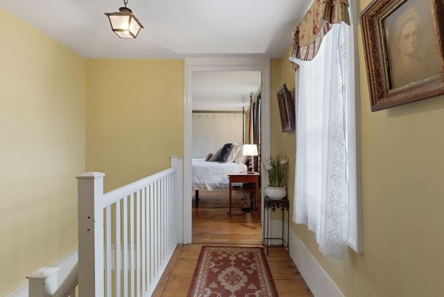 5 Old Manchester Road, Amherst, NH 03031