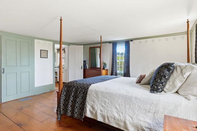 5 Old Manchester Road, Amherst, NH 03031