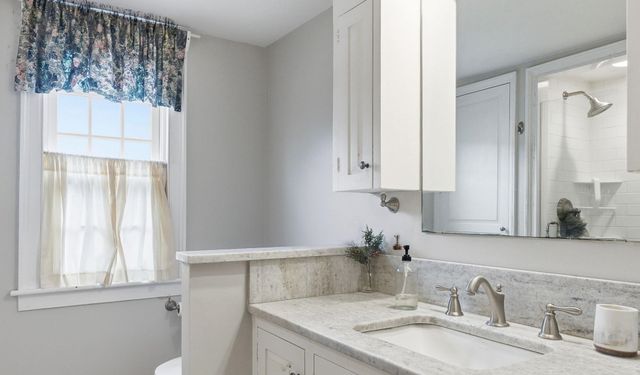 5 Old Manchester Road, Amherst, NH 03031