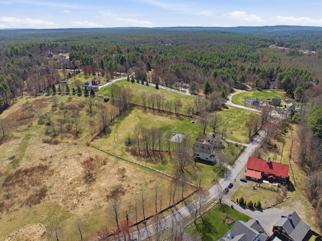 5 Old Manchester Road, Amherst, NH 03031