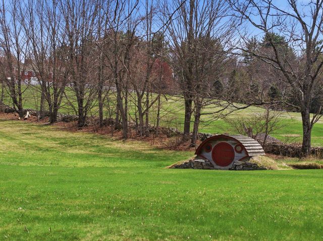 5 Old Manchester Road, Amherst, NH 03031