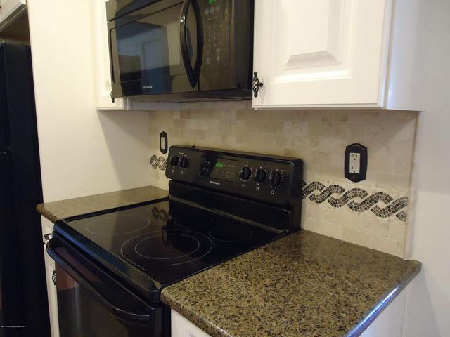 142 Cross Slope Court F, Manalapan, NJ 07726