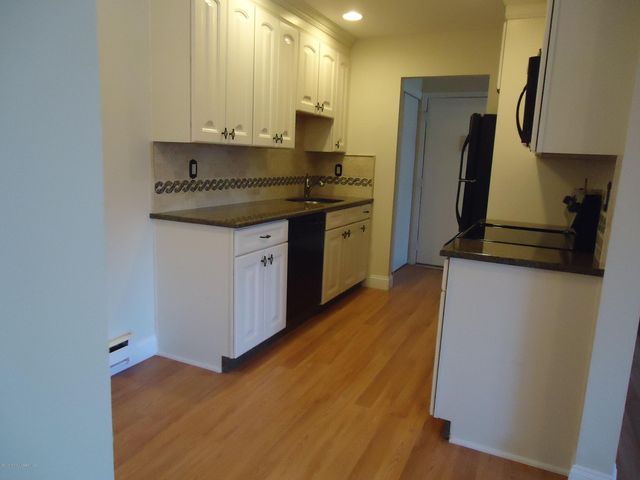 142 Cross Slope Court F, Manalapan, NJ 07726