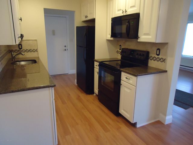 142 Cross Slope Court F, Manalapan, NJ 07726
