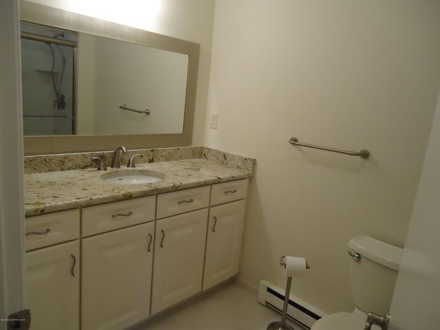 142 Cross Slope Court F, Manalapan, NJ 07726