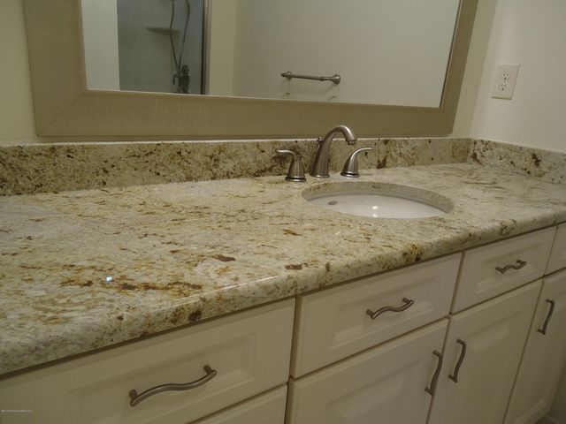142 Cross Slope Court F, Manalapan, NJ 07726