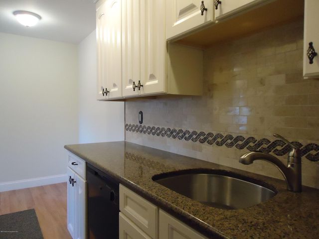142 Cross Slope Court F, Manalapan, NJ 07726