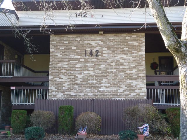 142 Cross Slope Court F, Manalapan, NJ 07726