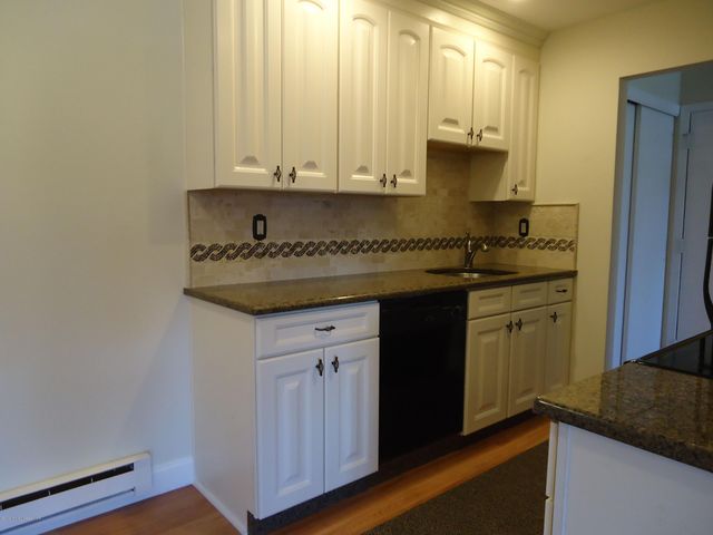 142 Cross Slope Court F, Manalapan, NJ 07726