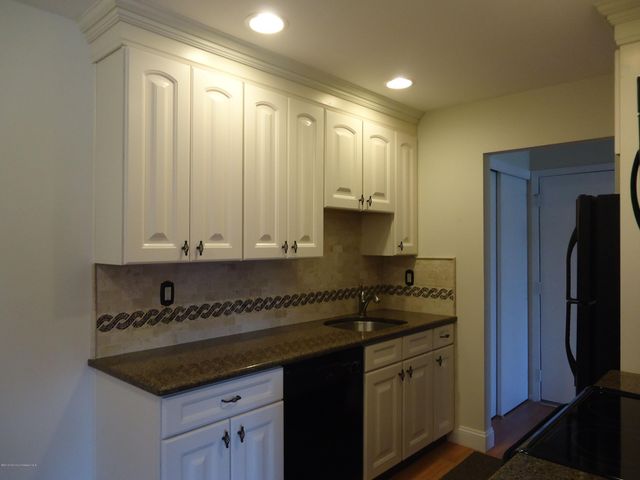 142 Cross Slope Court F, Manalapan, NJ 07726