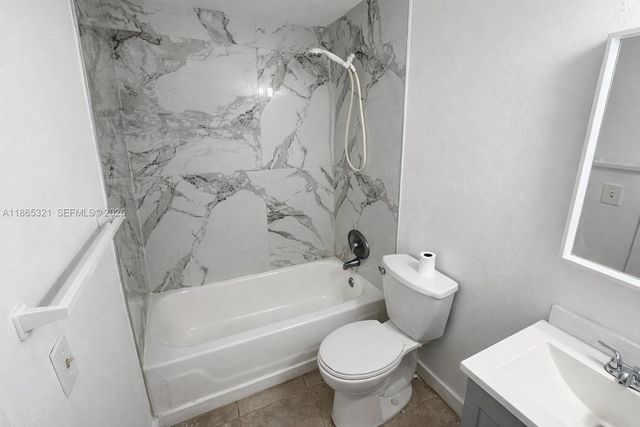 3700 NW 21st Street 109, Lauderdale Lakes, FL 33311