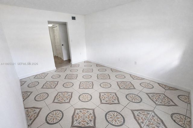 3700 NW 21st Street 109, Lauderdale Lakes, FL 33311