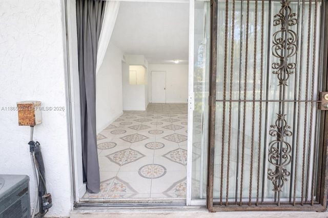3700 NW 21st Street 109, Lauderdale Lakes, FL 33311