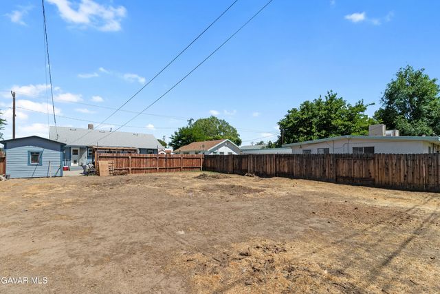 44623 Cedar Avenue, Lancaster, CA 93534