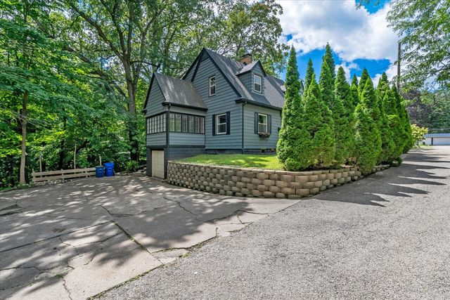 110 14th Avenue, Moline, IL 61265