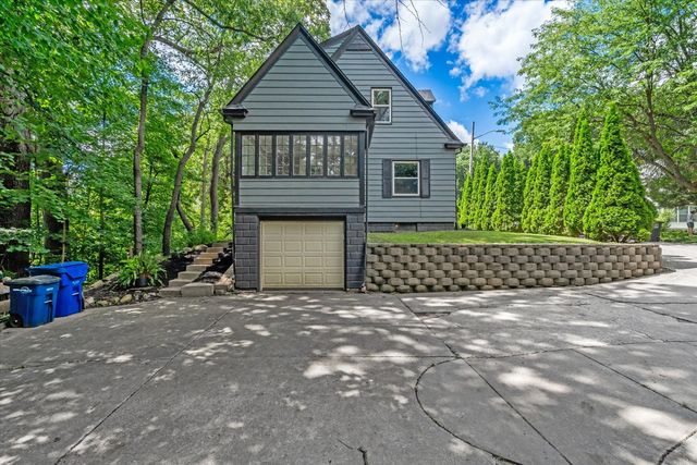 110 14th Avenue, Moline, IL 61265