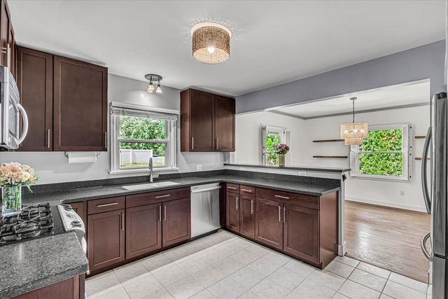 110 14th Avenue, Moline, IL 61265