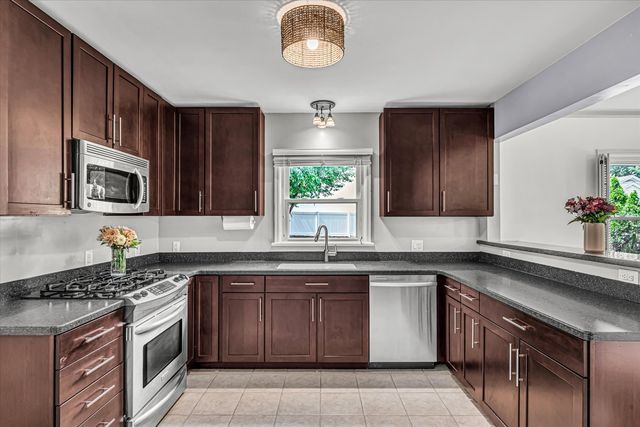 110 14th Avenue, Moline, IL 61265
