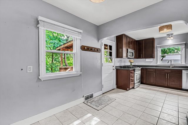 110 14th Avenue, Moline, IL 61265