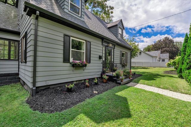 110 14th Avenue, Moline, IL 61265