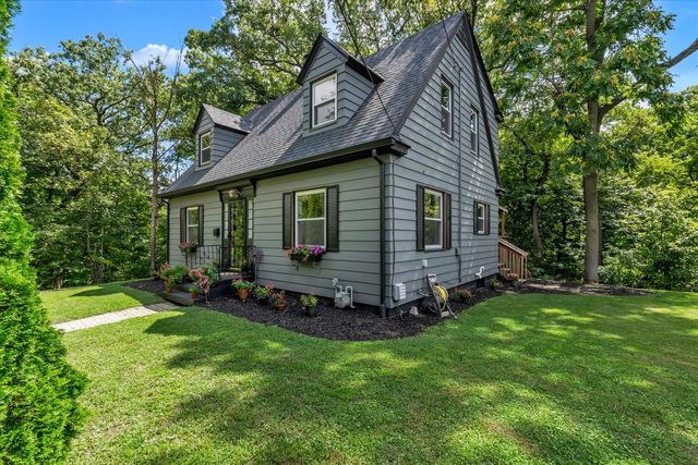 110 14th Avenue, Moline, IL 61265