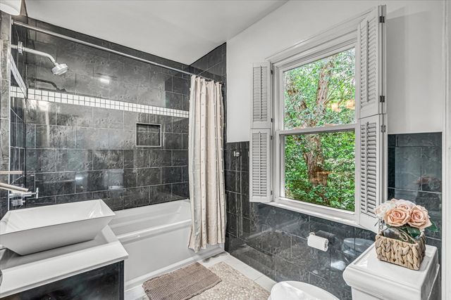110 14th Avenue, Moline, IL 61265