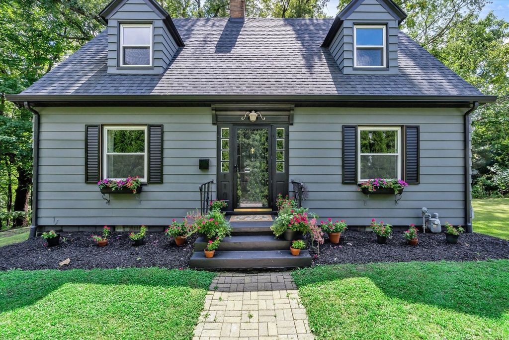 110 14th Avenue, Moline, IL 61265