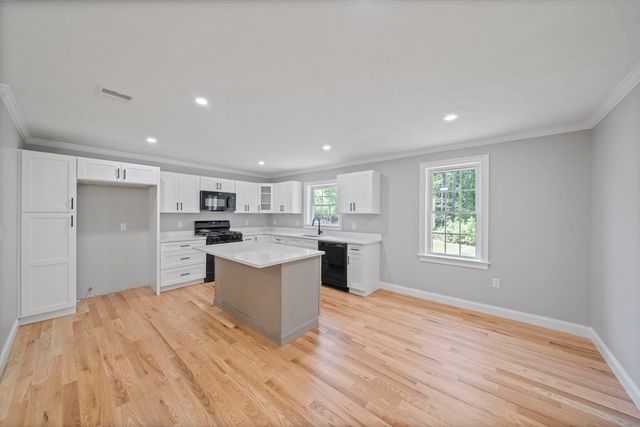 8 Amandas Way 8, Halifax, MA 02338