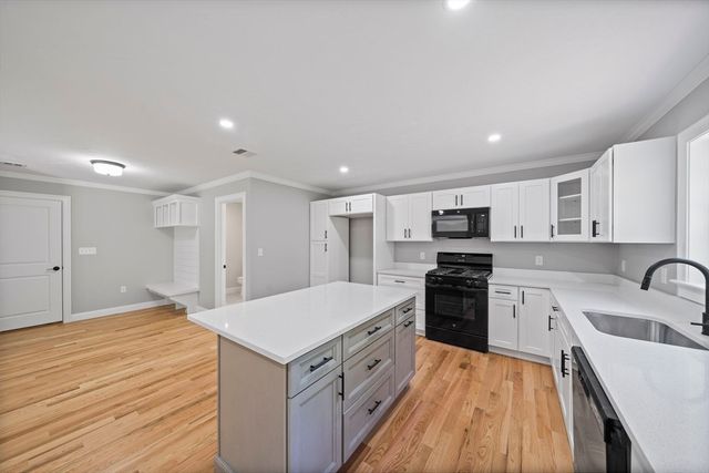 8 Amandas Way 8, Halifax, MA 02338