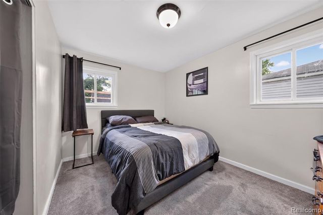 985 E Jarvis Avenue, Hazel Park, MI 48030