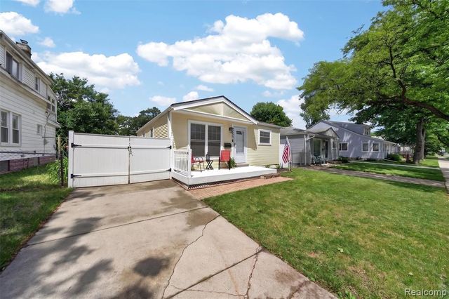 985 E Jarvis Avenue, Hazel Park, MI 48030
