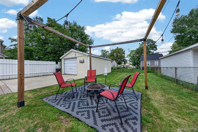 985 E Jarvis Avenue, Hazel Park, MI 48030