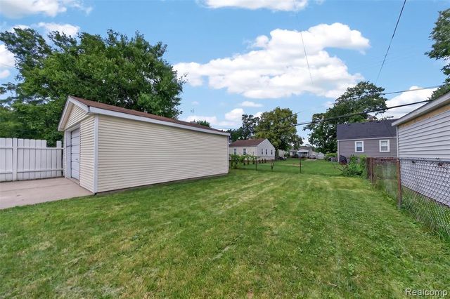 985 E Jarvis Avenue, Hazel Park, MI 48030