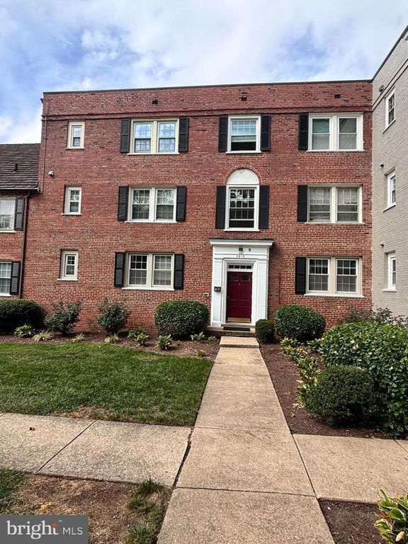 3810 V ST SE #301, Washington, DC 20020