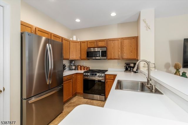 166 Riverwalk Way, Clifton City, NJ 07014