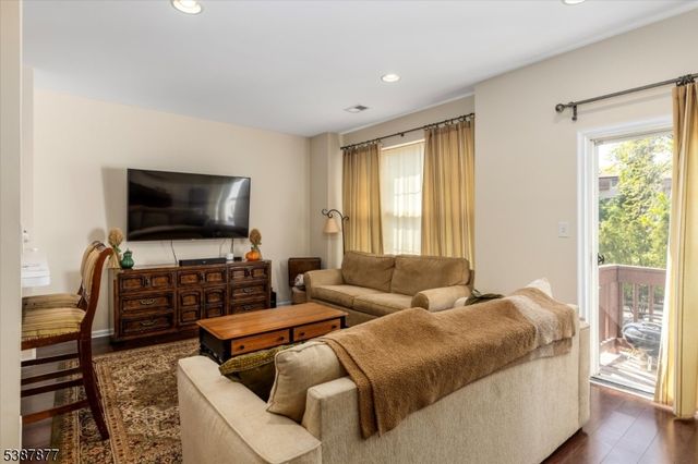 166 Riverwalk Way, Clifton City, NJ 07014