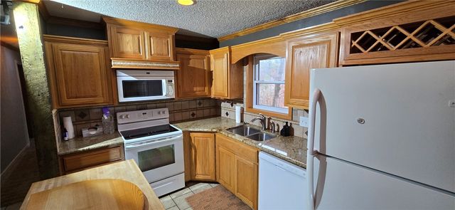 2 Teme Lane, Bella Vista, AR 72714