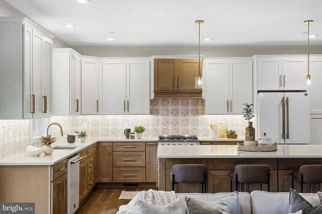 1004 ADCOCK RD, Lutherville Timonium, MD 21093