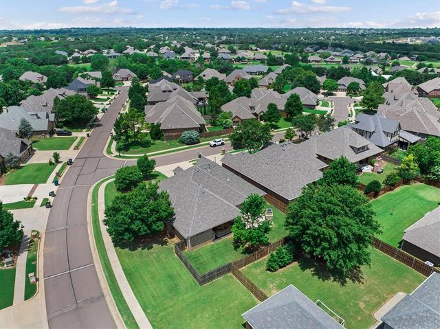 3000 Garden Hill Circle, Edmond, OK 73034