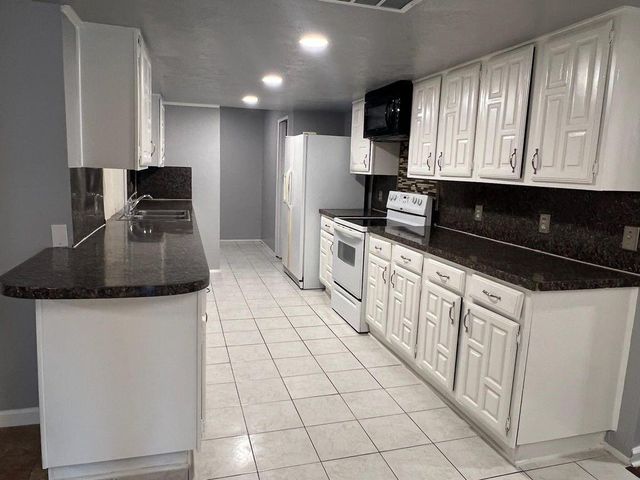 8103 Edgebrook Forest Court, Houston, TX 77088