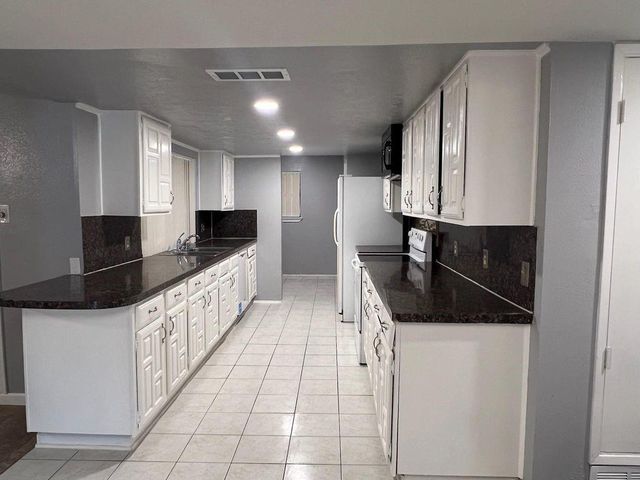 8103 Edgebrook Forest Court, Houston, TX 77088