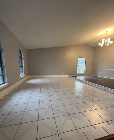 8103 Edgebrook Forest Court, Houston, TX 77088