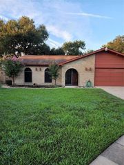 8103 Edgebrook Forest Court, Houston, TX 77088